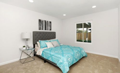 338 Plaza De Benito Juarez, Vista CA  92083-3549 exterior