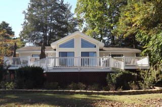 140 Bear Track Trl, Clarksville, VA 23927-4220