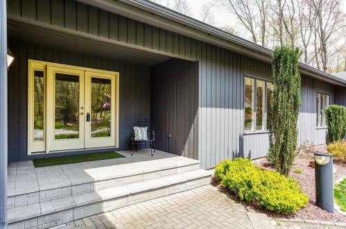 219 Candlelight Dr, Glastonbury, CT 06033-2559