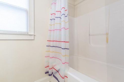 1758 Marietta Rd, Atlanta GA  30318-2735 exterior