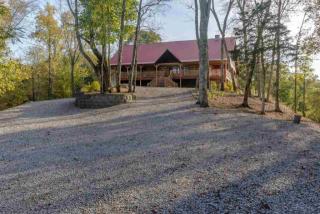 2700 Wildwood Rd, Dandridge, TN 37725-6943