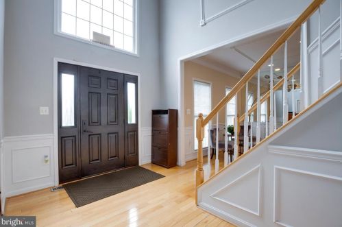5703 Regal Crest Ct, Clifton, VA 20124-0978