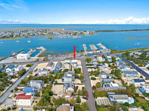 1402 Bayview Ave, Barnegat Light, NJ 08006-1437