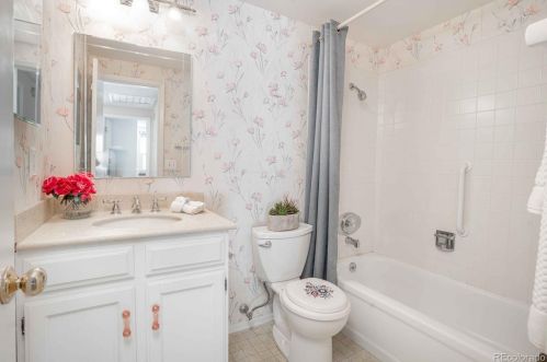 7569 Rosemary Cir, Englewood CO 80112-6419 exterior