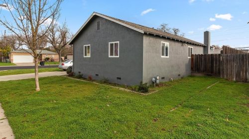 2106 Plaunt Dr, Modesto CA  95350-2600 exterior