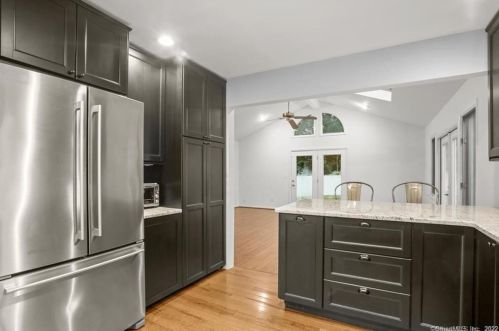 10 Harvann Rd, Norwalk CT  06850-1905 exterior