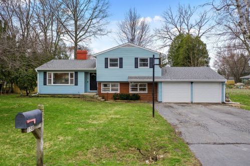 158 Swanson Rd, Sycamore, IL 60178-1118