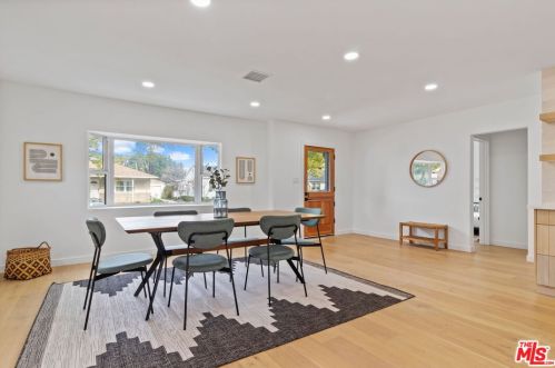 13934 Peach Grove St, Van Nuys CA  91423-1939 exterior