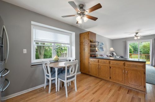 911 Cumberland Ct, Carol Stream IL  60188-9070 exterior