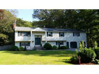 96 Mann School Rd, Smithfield, RI 02917-1409