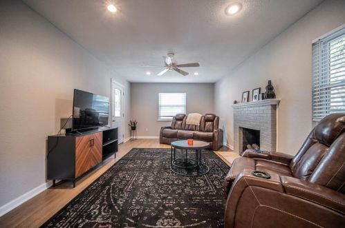 2711 Avon St, Dallas TX  75211-2306 exterior