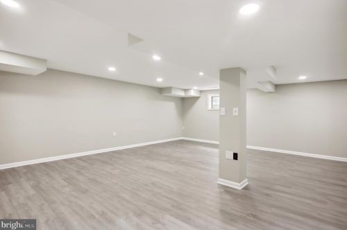 1221 Pinecrest Cir, Silver Spring MD 20910-1626 exterior