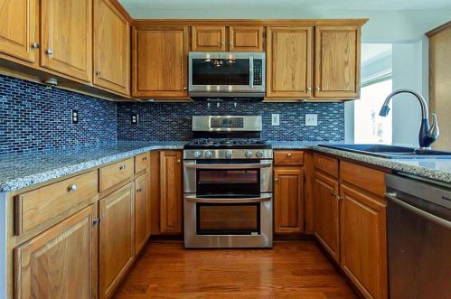 845 Long Branch Cir, Buford, GA 30518-6965