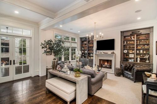 271 Hillside Dr, Atlanta GA  30342-3623 exterior
