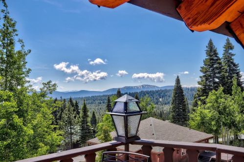 13308 Ski Slope Way, Truckee CA  96161-7005 exterior