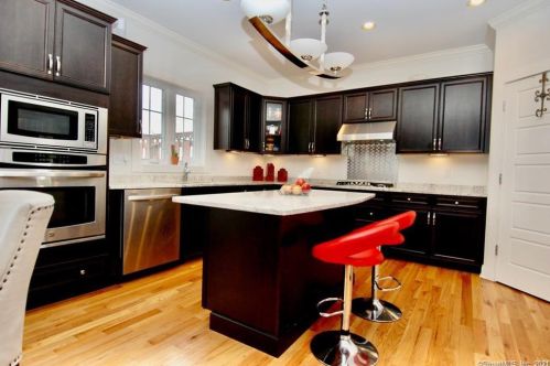 16 Fieldstone Ln, Southington CT  06489-3954 exterior