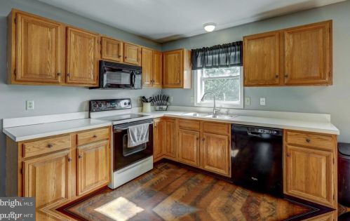 157 Heatherwood Dr, Ephrata PA  17522-2677 exterior