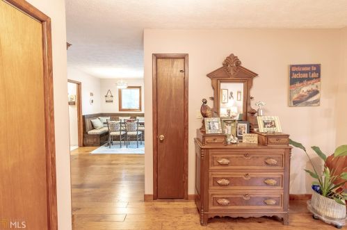 146 Mabry Rd, Jackson, GA 30233-3812