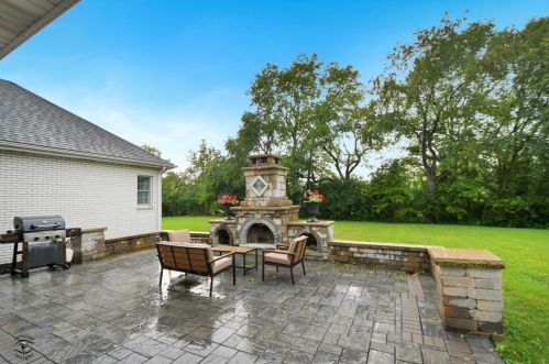 7417 Southwick Dr, Frankfort, IL 60423-8022