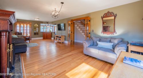 15 Hartshorne Pl, Middletown NJ  07748-2520 exterior