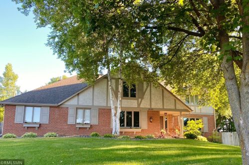 1825 Holly Ln, Minneapolis, MN 55447-2744