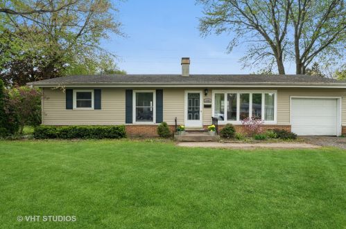 1935 Elmwood Cir, Arlington Hts, IL 60004-3510