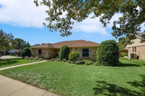 3804 Buckingham Ct, Bedford, TX 76021-2108