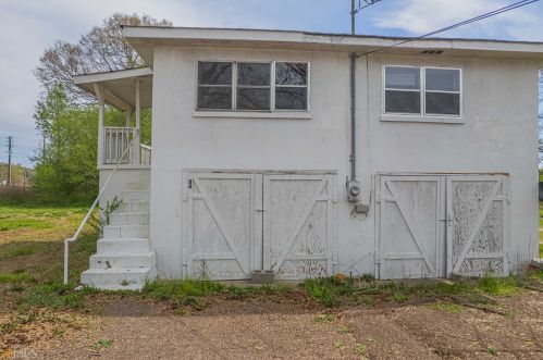 88 Felton St, Lavonia, GA 30553-1251