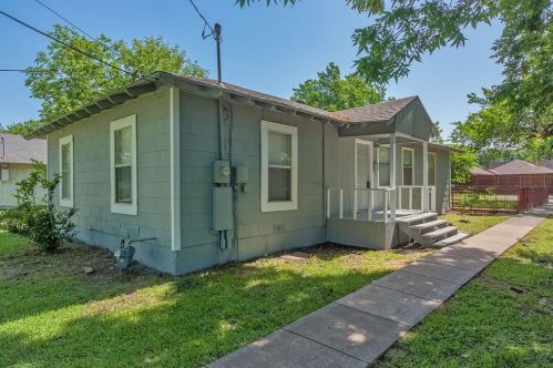 1104 Clint St, Carrollton TX  75006-6311 exterior