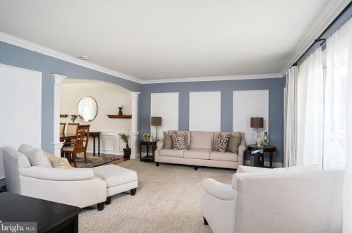 39 Ray Dwier Dr, Trenton NJ  08690-1808 exterior