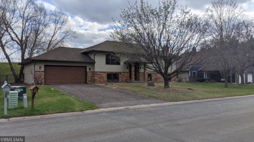 1500 Auburn Ct, Saint Paul, MN 55122-1858