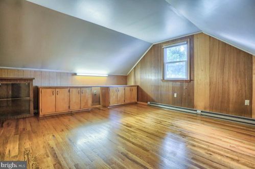 208 Garland Dr, Carlisle PA  17013-4271 exterior