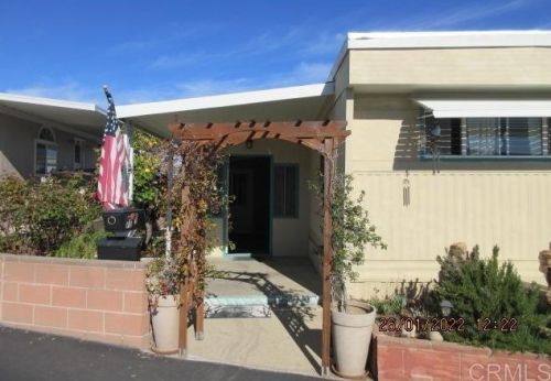 71 Hummingbird Ln, Oceanside, CA 92057-6450