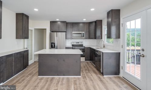 201 Pointfield Dr, Harpers Ferry WV 25425-5173 exterior