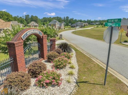 215 Highland Park Dr, Bonaire, GA 31005-4188