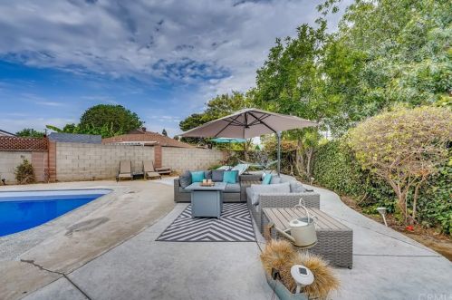 1111 Beacon Ave, Anaheim CA  92802-1811 exterior