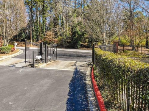 5559 Glenridge Dr, Atlanta GA  30342-7201 exterior