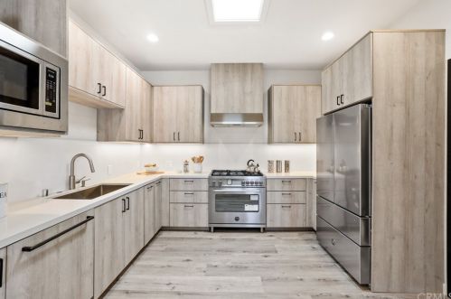 4042 Germainder Way, Irvine CA  92612-2106 exterior