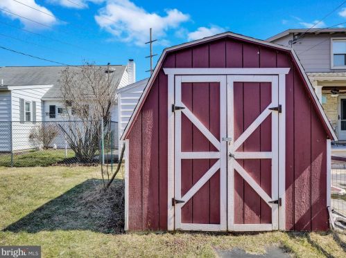 112 Fame Ave, Hanover PA 17331-1585 exterior