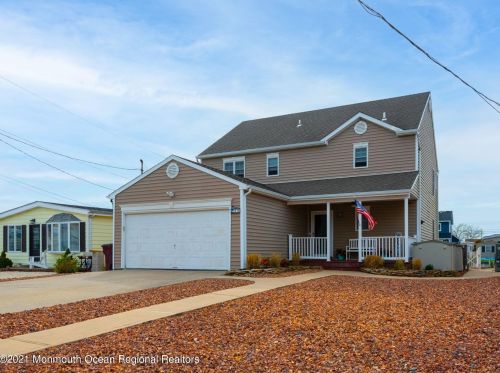 69 Carlyle Dr, Berkeley Township, NJ 08721-1506
