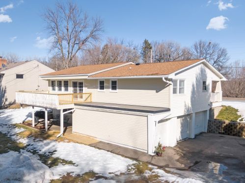 3745 Blackhawk Rd, Saint Paul, MN 55122-1121