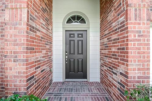 2239 Brown Oak Dr, Conroe TX  77304-2207 exterior