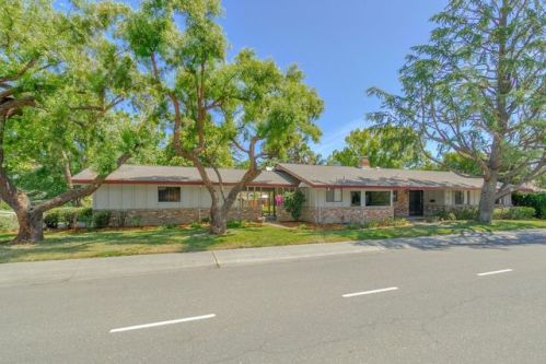 516 Marina Cir, Davis, CA 95616-2727