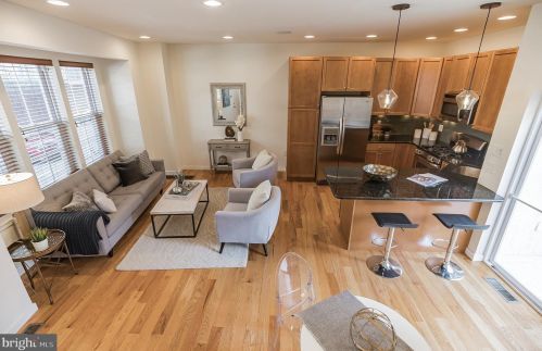 835 Howard St, Philadelphia, PA 19147-3442