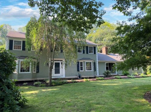 10 Limerock Dr, Warwick, RI 02818-1643