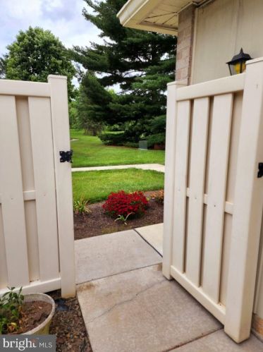 50 Valleybrook Dr, Lancaster PA  17601-4612 exterior