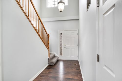 590 Yorkshire Ln, Pingree Grove IL  60140-9159 exterior