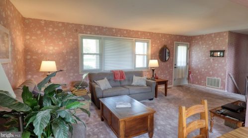 22286 Senedo Rd, Edinburg, VA 22824-2841