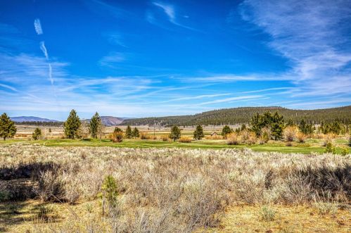 196 Basque Dr, Truckee CA  96161-3917 exterior