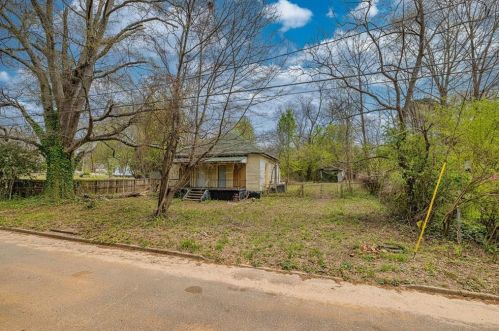62 5th St, Griffin, GA 30223-3404